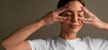 Feminax_Bentuk-Wajah-Tirus-dengan-Face-Yoga-Efektif-atau-Sekadar-Tren_thumbnail